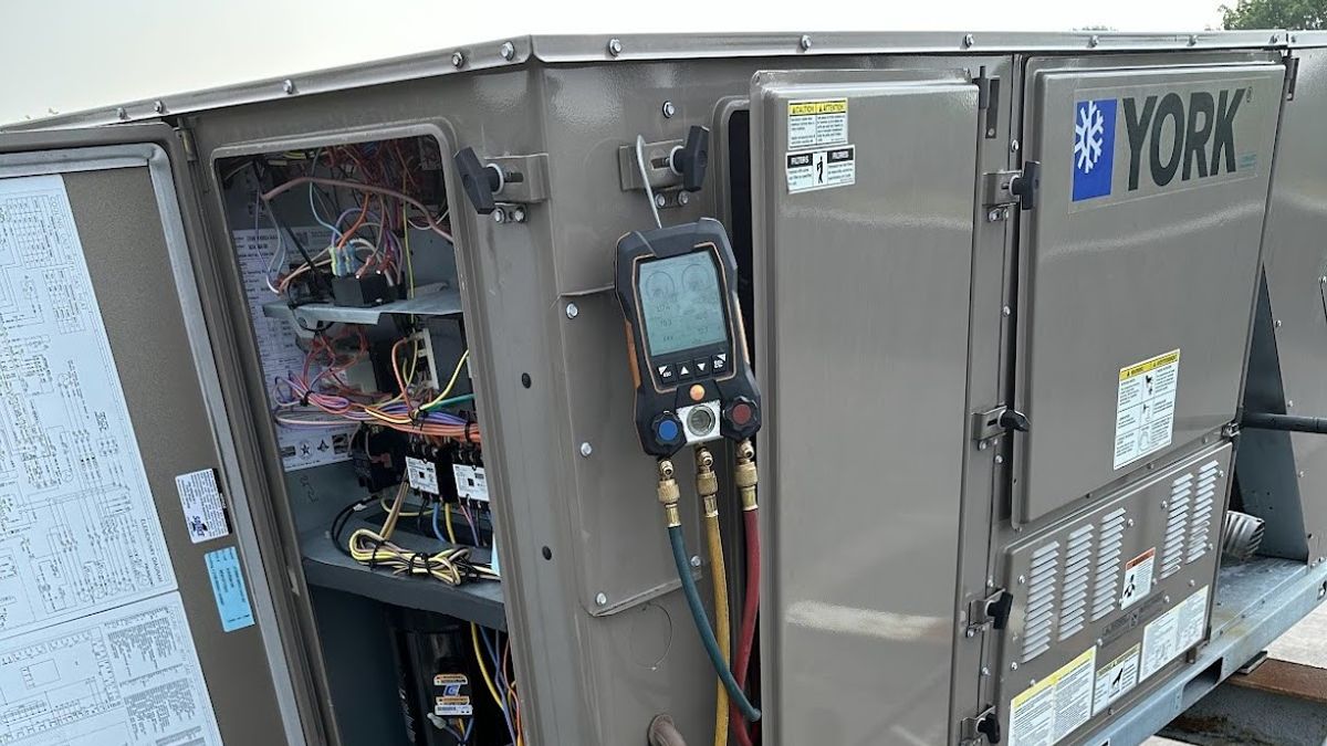 Art HVAC Installer Commissioning a New York Commercial Rooftop HVAC Unit at a New York City Warehouse Property
