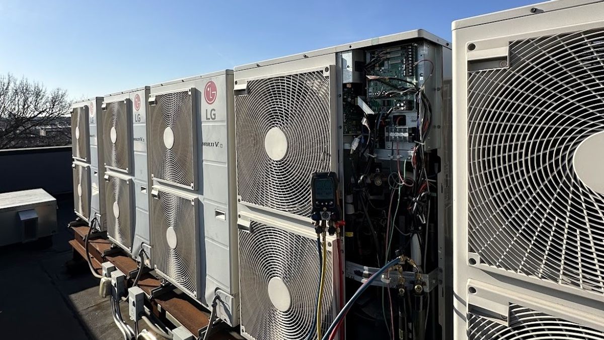 Heat Pumps Vs Traditional Heating Guide by Art HVAC NYC Licensed Commercial Heat Pump Installation Contractor Team