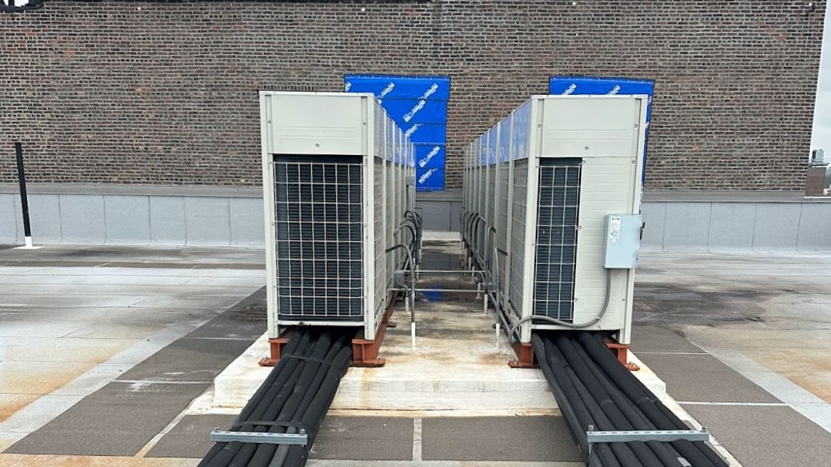 Art HVAC Technician Performing a Hoshizaki Ice Machine Descaling and Tune Up at a NYC Restaurant Commercial Kitchen