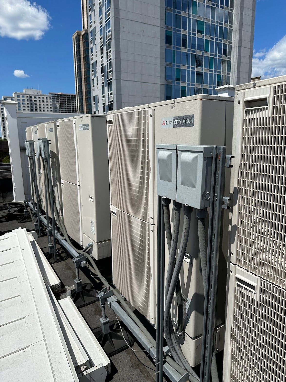 Do Mini-Split Heat Pumps Work in NYC Winters? Cold-Weather Performance, Settings & Fixes