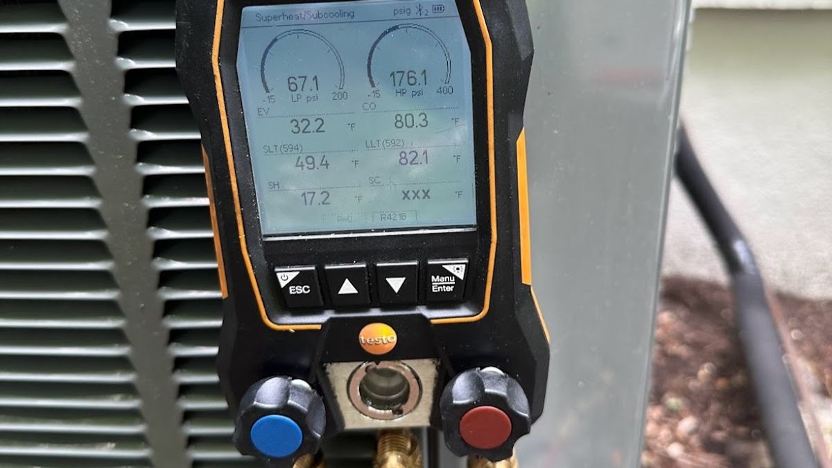 Art HVAC Technician Using Leak Detector to Find a Refrigerant Leak on a Commercial AC Unit at a NYC Office Property