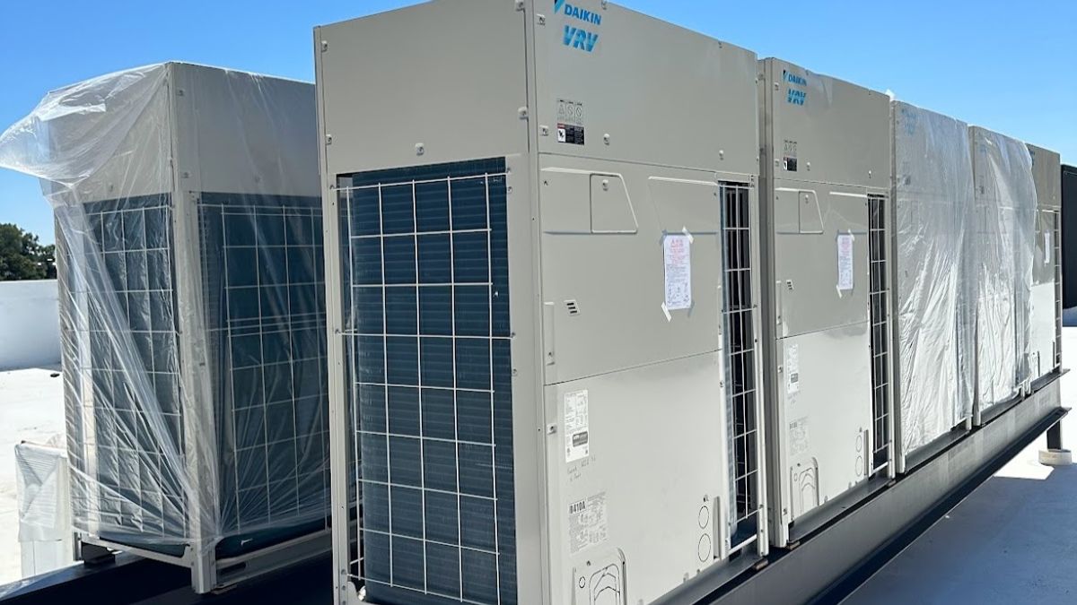 Art HVAC Technician Mounting a Daikin VRV Outdoor Condenser at a Commercial New York City Retail Location Project