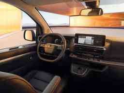 Peugeot Traveller view 2