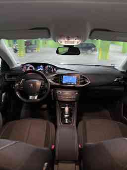 Peugeot 308 view 3