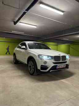 BMW X4  view 2