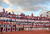 VIDEO: Torcida na početku utakmice podignula poruku