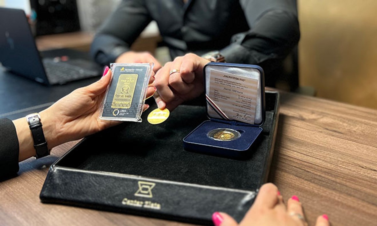 Strah od recesije povećava potražnju za investicijskim zlatom - je li sada pravo vrijeme za ulaganje?