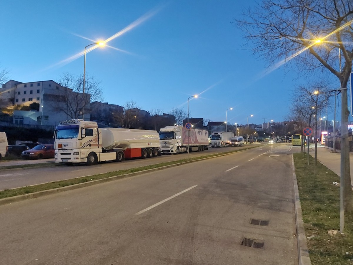 Parkiranje na Neslanovcu