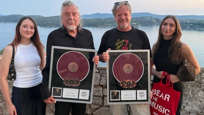Robertu Plantu u Šibeniku uručeno najveće diskografsko priznanje Multiplatinum Award