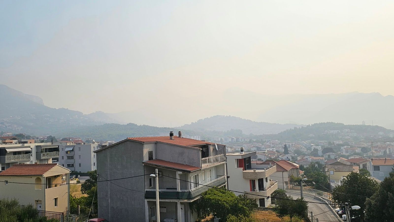 SMRAD PALJEVINE 'Kao da gori u Mravincima ili Klisu'