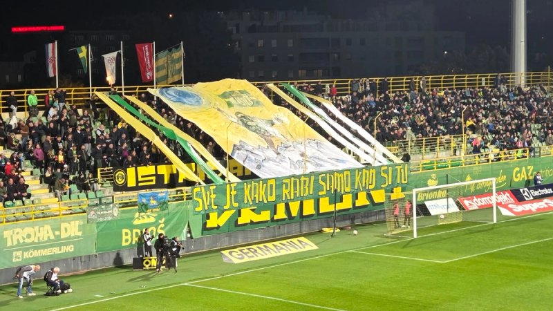 Početak utakmice obilježila i koreografija Demona