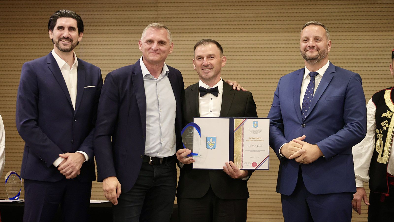 Prometni redar dobio najveći pljesak na svečanoj sjednici općine Podstrana, zaslužio ga je!