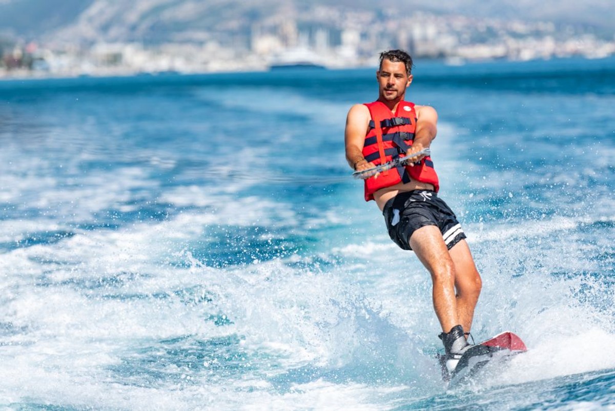 FOTO/VIDEO Tko kaže da su u ponudi samo sunce i more? Pogledajte kako Split Parasail začinjava ljeto