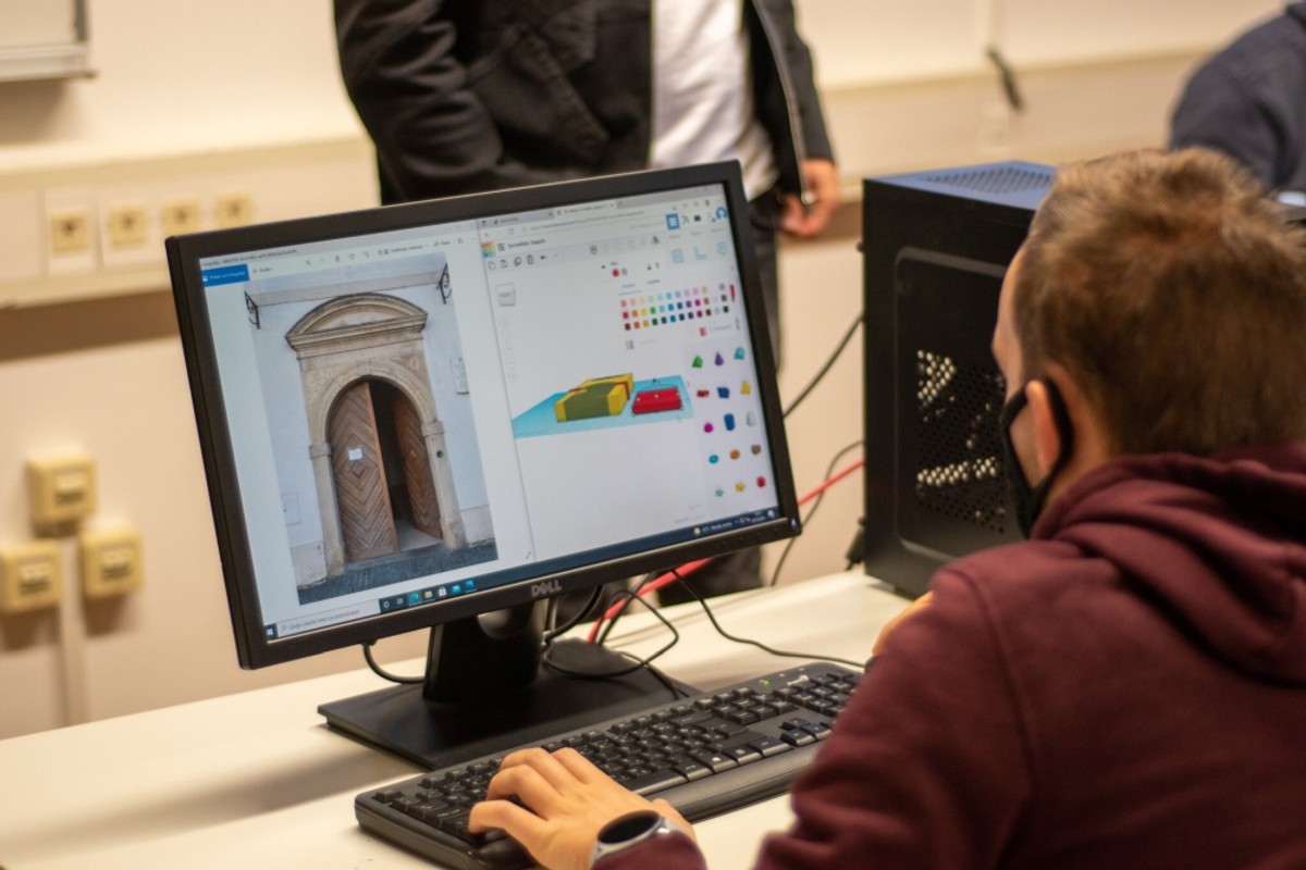 Ovo je studij koji povezuje biznis i informatiku i stvara najtraženiji kadar na tržištu!