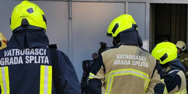 Splitski vatrogasci spašavali čovjeka iz podzemnog kontejnera, evo što se dogodilo