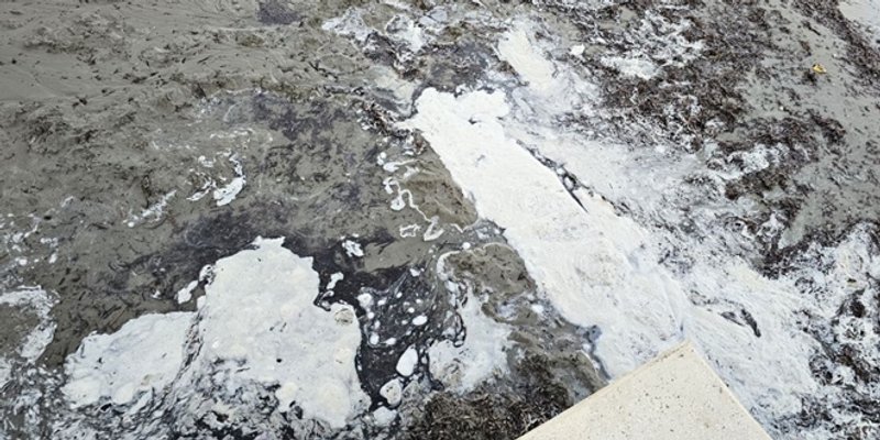 FOTO/VIDEO Zabrinjavajuće onečišćenje na splitskoj plaži: 'Ovo nikad nismo vidjeli'