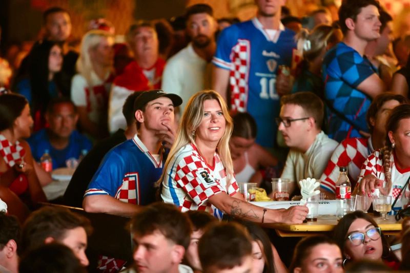 FOTO/VIDEO Pogledajte reakciju navijača na Zvončacu nakon Sučićevog gola!