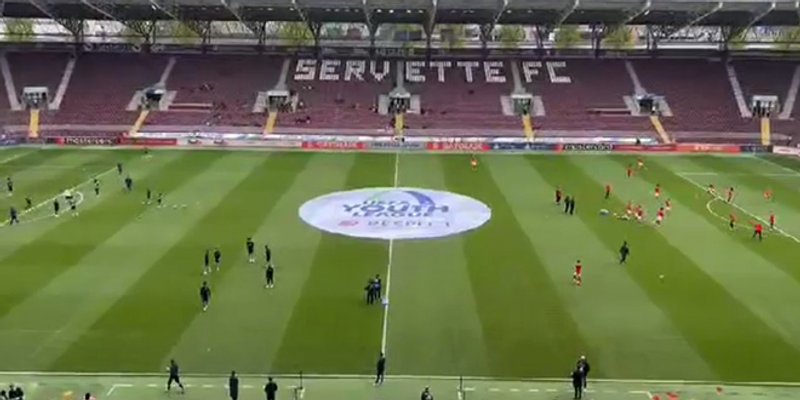 VIDEO: Uoči utakmice Sportinga i AZ-a s razglasa se puštale hajdučke pjesme