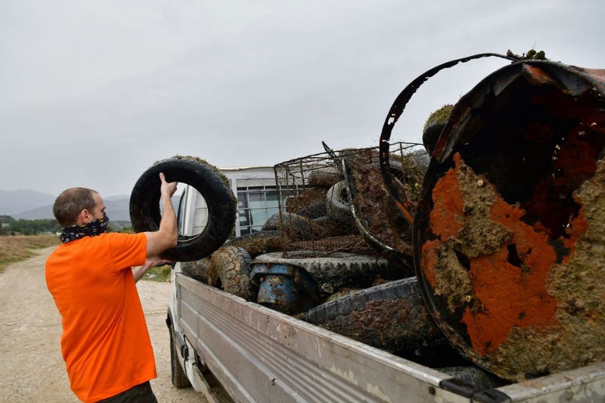 UPA ROSTRUM S morskog dna ronioci izvukli čak 50 kubika otpada s više od 400 automobilskih guma i drugog otpada