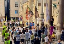 FOTO/VIDEO Molitelji i ove subote klečali na Peristilu