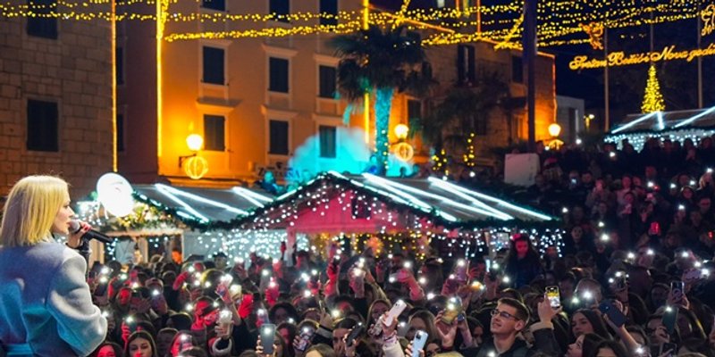 ADVENT U MAKARSKOJ Raspisan natječaj za zakup kućica