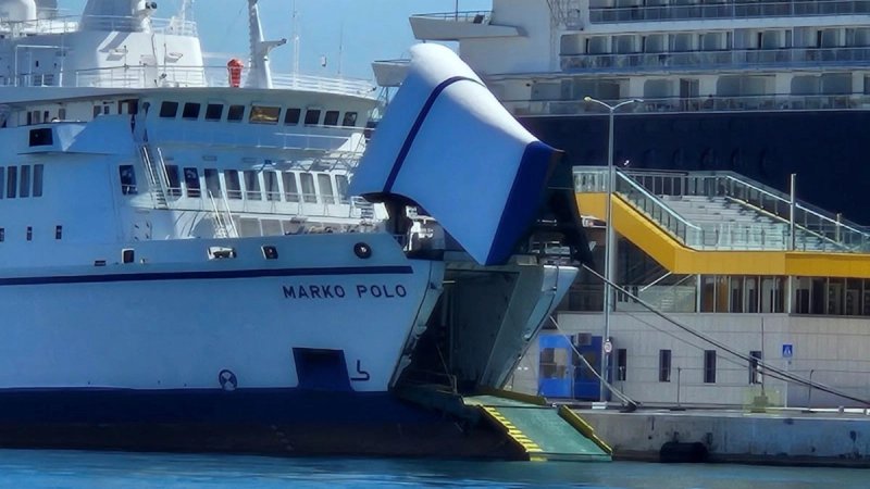 Dojave o plutanju trajekta Marko Polo u splitskoj luci pa o padu rampe, obje lažne! Iz Jadrolinije otkrili što se zbivalo