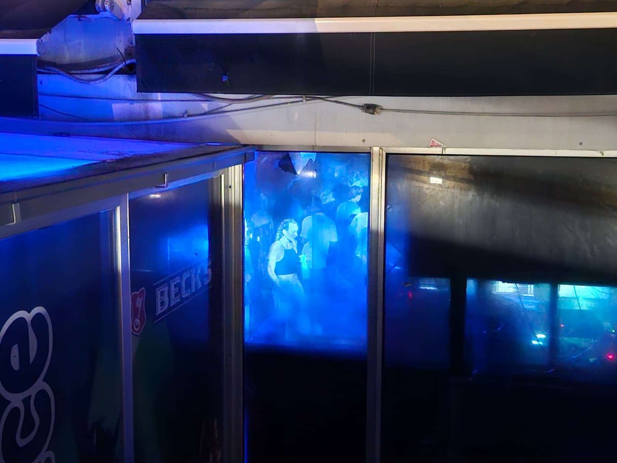 NOĆNI ŽIVOT VRATIO SE NA BAČVICE Cocktail bar radi iza zatvorenih vrata i mutne cerade. Nemaju ugovor za korištenje prostora