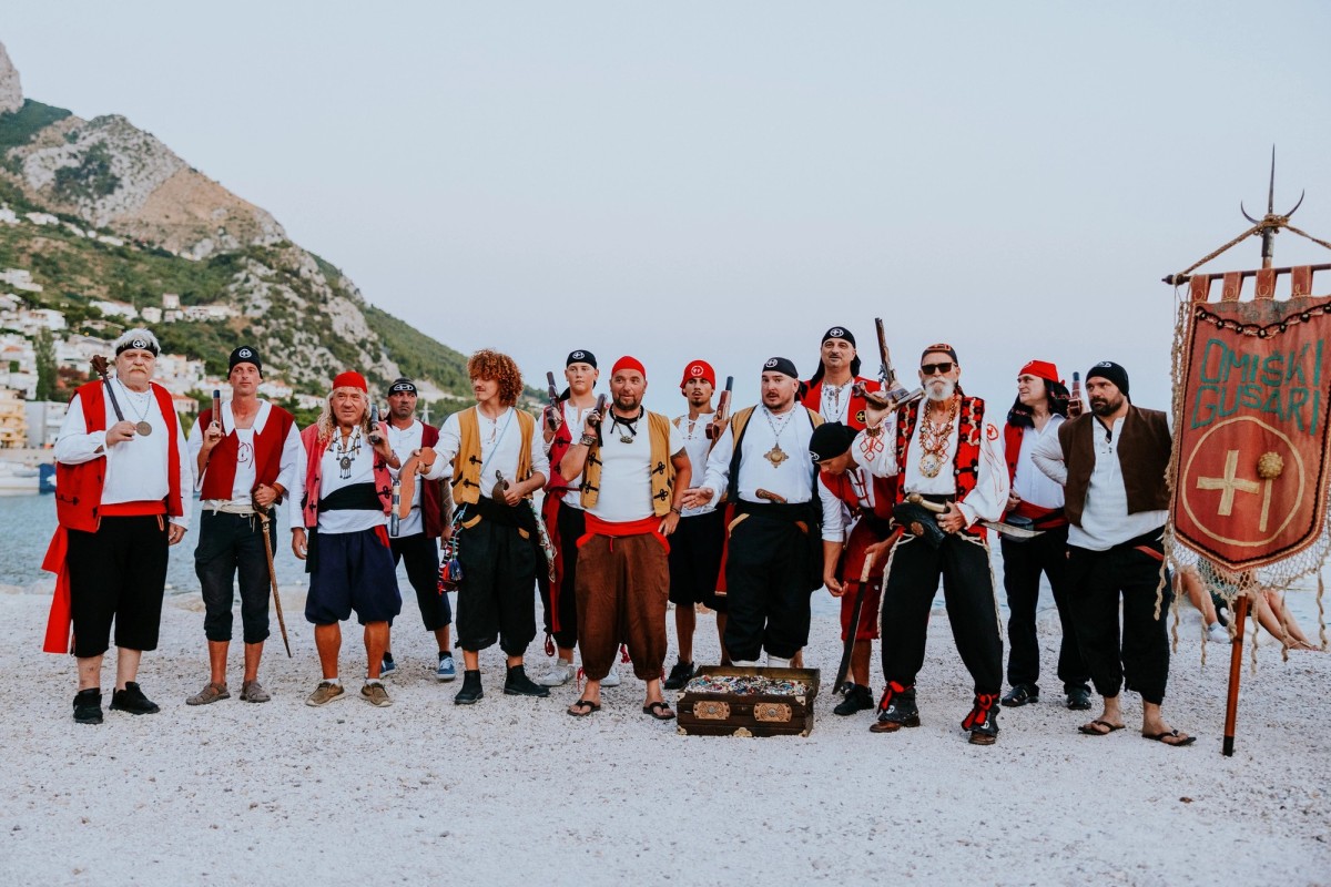 Dok svi pričaju o cijenama u turizmu, Omiš to radi for free - krenuo Omiš Summer Frei!