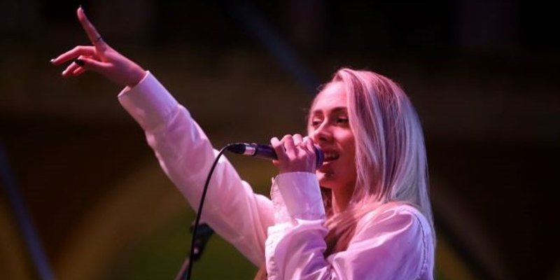 ALBINA O ZAOKRETU U KARIJERI 'Fascinantno je da se o tome piše kao da u životu nogom nisam kročila u crkvu'