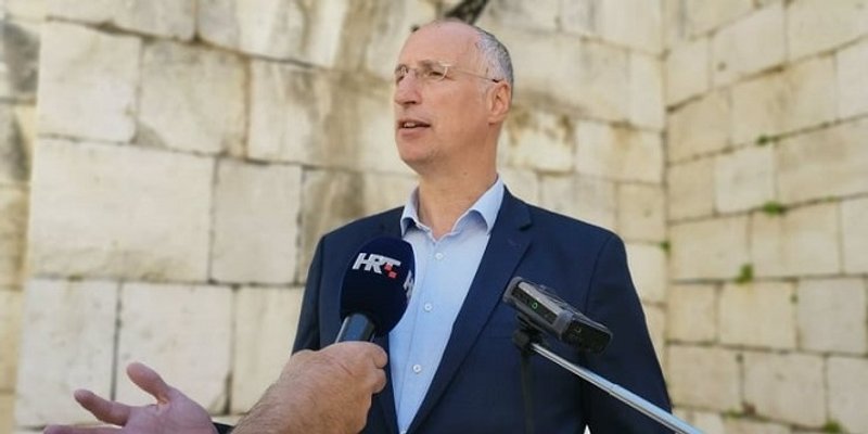 NIJE PARTIBREJKER 'Samo sam ih zamolio da prestanu svirati jer nemaju dozvolu, bilo im je simpatično'