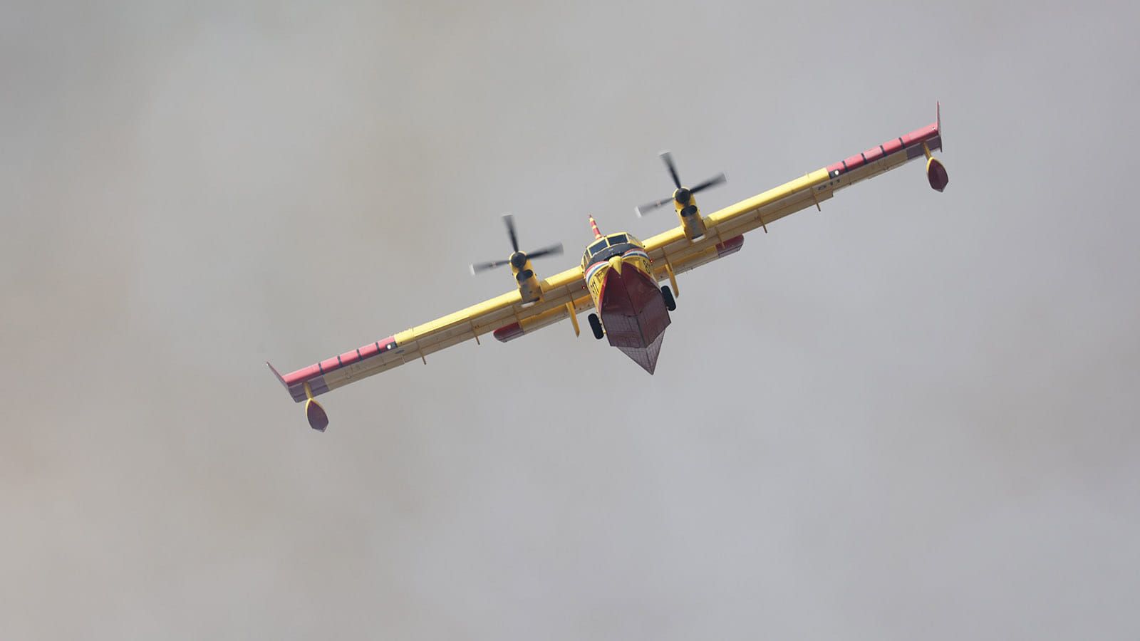 NIKAD RANIJE Spremno 11 protupožarnih aviona