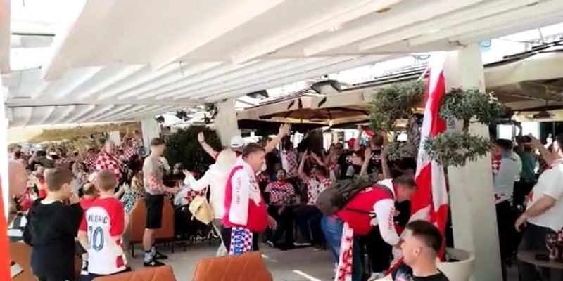 VIDEO: Na Rivi počela pjesma hrvatskih navijača