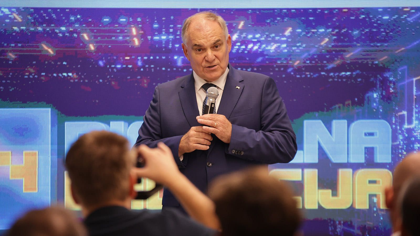 Oliverovo nasljeđe između korica: Stiže monografija o legendarnom glazbeniku