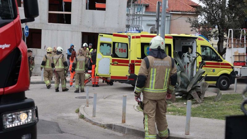 FOTO Nesreća na Marjanskom putu: Muškarac pao u praznu septičku jamu i polomio noge