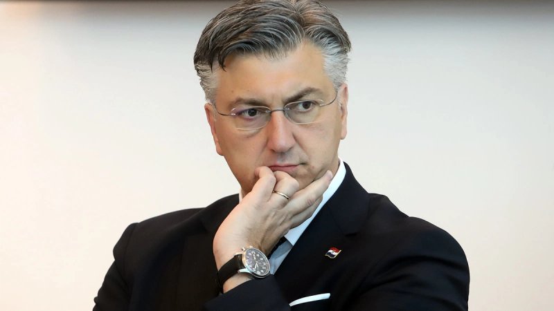 Nakon sukoba s Milanovićem Plenković poslao jasnu poruku iz Pariza: 'Ponosni smo na ATJ Lučko'