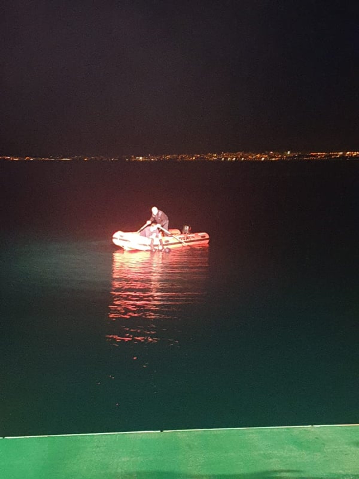 VIDEO Skočio u more s trajekta za Supetar!