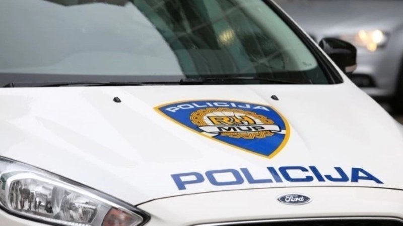 Stonska policija u zasjedi uhitila lažne policajce, pokušali su prevariti staricu za 9200 eura