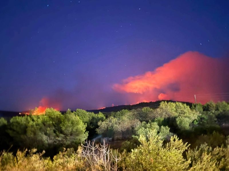 FOTO/VIDEO Kanaderi su otišli, pala je noć, ovako izgleda Brač