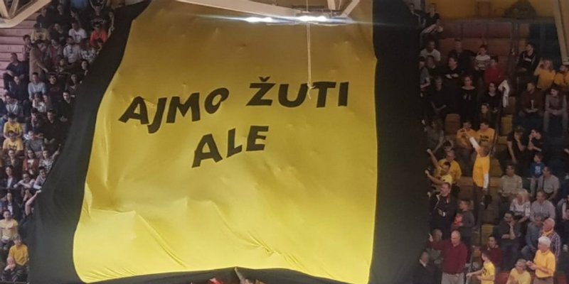 AJMO ŽUTI, ALE: Navijači razvili veliki transparent na Gripama
