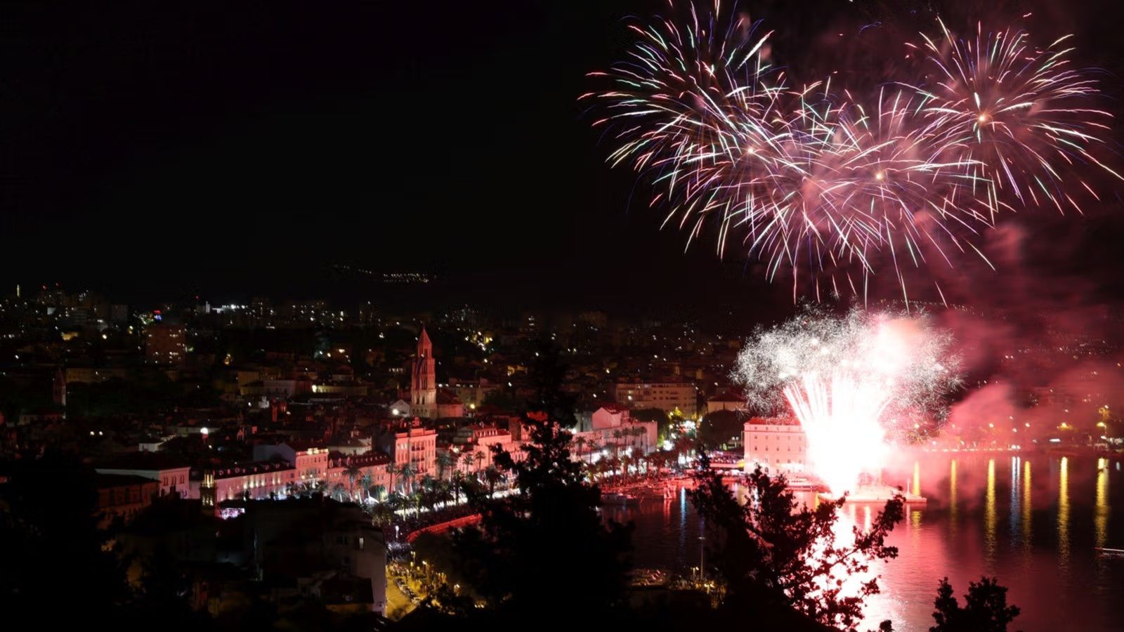 Dvije zvijezde: Evo tko bi trebao zapjevati za Novu godinu u Splitu
