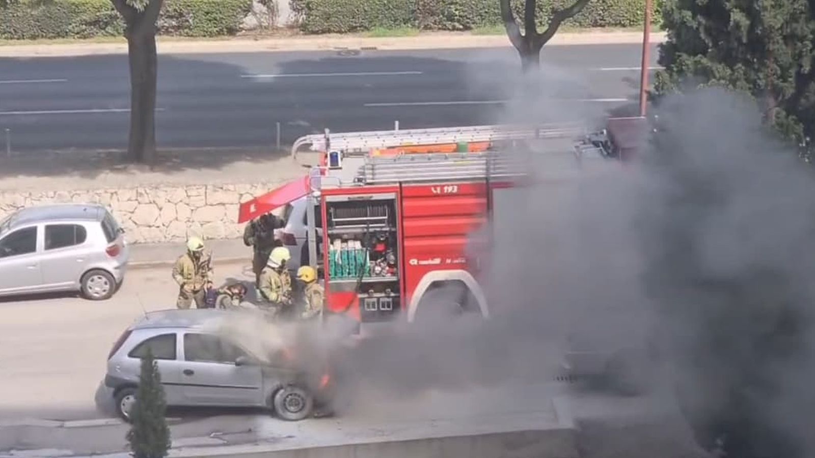 VIDEO Planuo automobil u Doverskoj ulici!