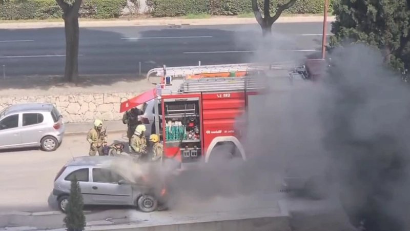 VIDEO Planuo automobil u Doverskoj ulici!
