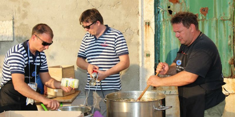 Eno Gastro Kaštela: Obrtnici iz cijele Hrvatske u subotu u Portu kuhaju autohtone delicije svojih krajeva
