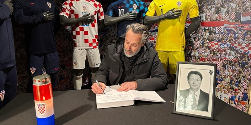 KNJIGA ŽALOSTI Predsjednik Hajduka oprostio se od Ćire Blaževića