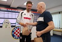 Toni Bilić uoči početka sezone predao dar Gonzalu Garciji