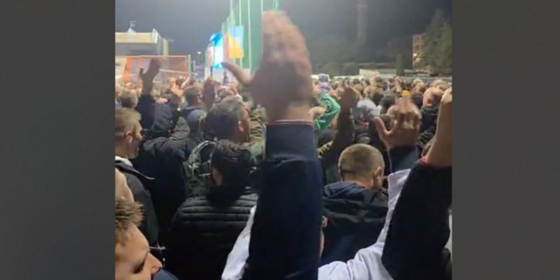 VIDEO: Ludilo u Varaždinu, navijači Hajduka poveli pjesmu nakon izlaska sa stadiona