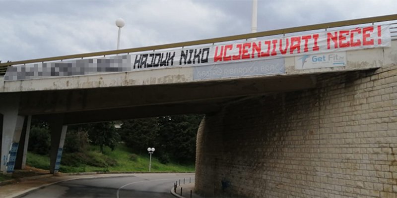 Uvredljiva poruka na Poljudu