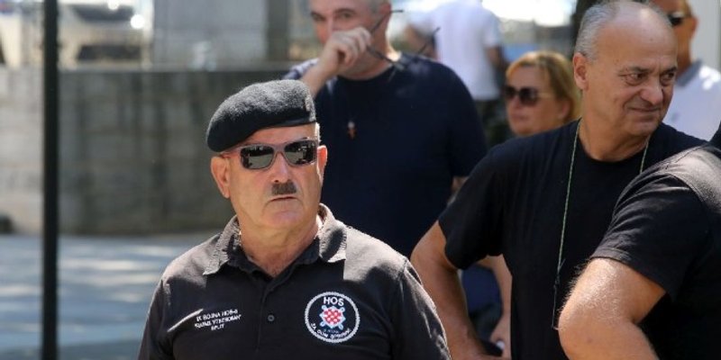 FOTO/VIDEO: HOS-ovci u Kninu ponovno uzvikivali 'Za dom spremni'