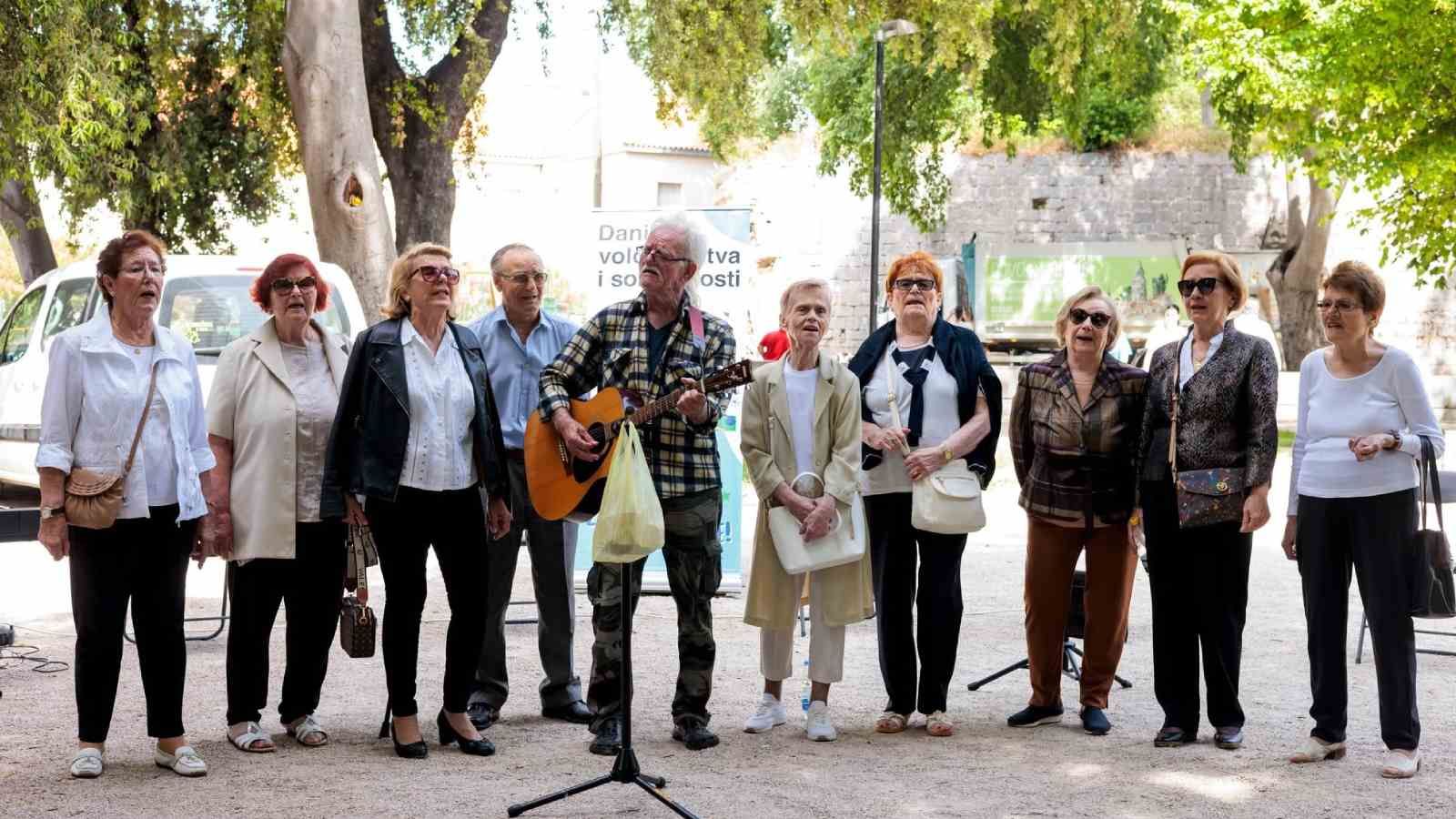 Nova prilika za druženje, učenje i aktivan život u trećoj dobi: Započeo je projekt 'Aktivni i uključeni'
