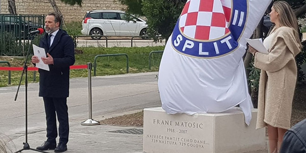 Otvaranje spomenika: 'Nekako je i simbolično da Frane Matošić i njegov kum Bernard Vukas čuvaju Hajduk'